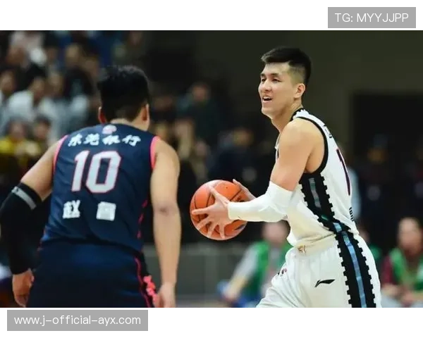 教练圈热议：小阵容何时应放弃传统内线？